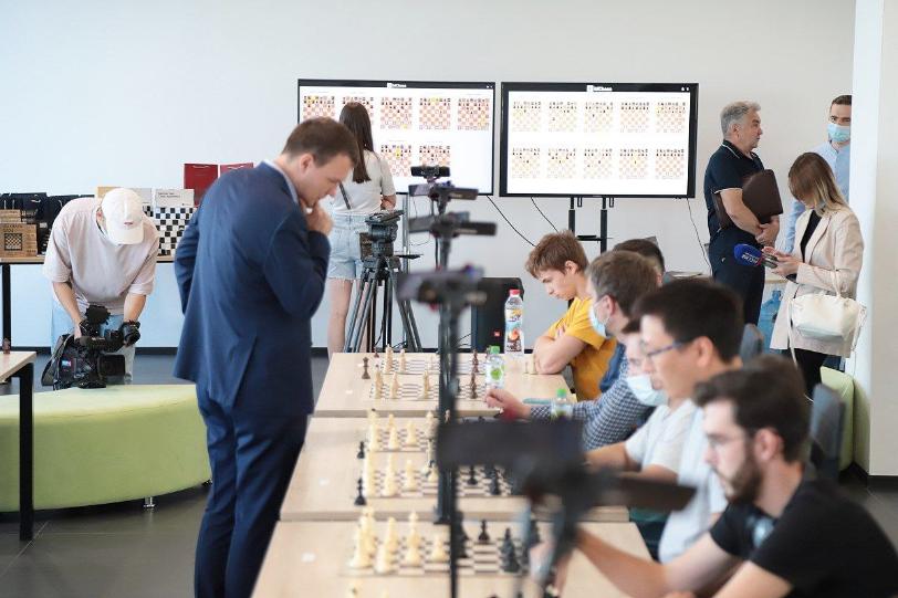 Сеанс одновременной игры в шахматы с применением разработки резидента ОЭЗ прошел в Иннополисе 